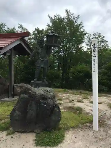 中富良野神社の像