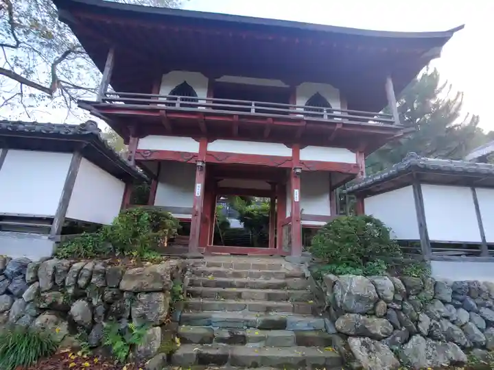 大通院の山門・神門