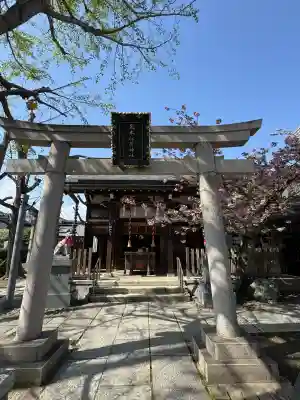 飛木稲荷神社の{uncategorized: "未分類", other: "その他", undefined: "問題あり", building: "その他建物", grave: "お墓", sacred_gate: "鳥居", guardian: "狛犬", statue: "像", buddha: "仏像", history: "歴史", nature: "自然", garden: "庭園", animal: "動物", pagoda: "塔", temizu: "手水舎", mountain_gate: "山門・神門", sanctuary: "本殿・本堂", subordinate: "末社・摂社", art: "芸術", scenery: "景色", jizo: "地蔵", ema: "絵馬", goshuin: "御朱印", omikuji: "おみくじ", items: "授与品その他", amulet: "お守り", goshuincho: "御朱印帳", eats: "食事", festival: "お祭り", votive_dance: "神楽", shichigosan: "七五三参", wedding: "結婚式", experience: "体験その他", initially: "初詣", around: "周辺", anti_infection: "感染症対策"}