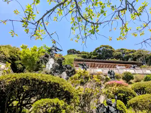 建長寺 半僧坊の{uncategorized: "未分類", other: "その他", undefined: "問題あり", building: "その他建物", grave: "お墓", sacred_gate: "鳥居", guardian: "狛犬", statue: "像", buddha: "仏像", history: "歴史", nature: "自然", garden: "庭園", animal: "動物", pagoda: "塔", temizu: "手水舎", mountain_gate: "山門・神門", sanctuary: "本殿・本堂", subordinate: "末社・摂社", art: "芸術", scenery: "景色", jizo: "地蔵", ema: "絵馬", goshuin: "御朱印", omikuji: "おみくじ", items: "授与品その他", amulet: "お守り", goshuincho: "御朱印帳", eats: "食事", festival: "お祭り", votive_dance: "神楽", shichigosan: "七五三参", wedding: "結婚式", experience: "体験その他", initially: "初詣", around: "周辺", anti_infection: "感染症対策"}