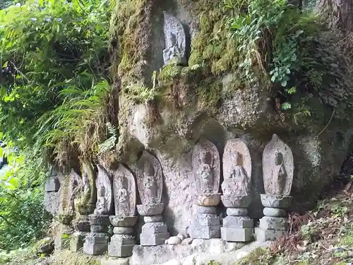 日石寺の仏像