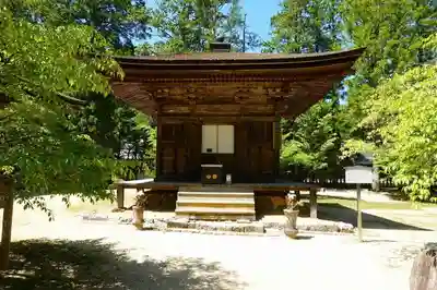 壇上伽藍の本殿・本堂