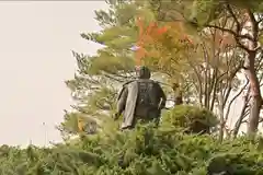 春日山神社の像