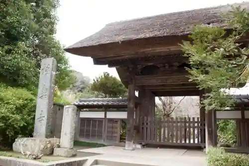 極楽寺（霊鷲山感應院極楽律寺）の山門・神門