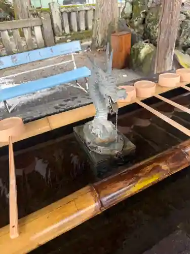 諏訪大社の{uncategorized: "未分類", other: "その他", undefined: "問題あり", building: "その他建物", grave: "お墓", sacred_gate: "鳥居", guardian: "狛犬", statue: "像", buddha: "仏像", history: "歴史", nature: "自然", garden: "庭園", animal: "動物", pagoda: "塔", temizu: "手水舎", mountain_gate: "山門・神門", sanctuary: "本殿・本堂", subordinate: "末社・摂社", art: "芸術", scenery: "景色", jizo: "地蔵", ema: "絵馬", goshuin: "御朱印", omikuji: "おみくじ", items: "授与品その他", amulet: "お守り", goshuincho: "御朱印帳", eats: "食事", festival: "お祭り", votive_dance: "神楽", shichigosan: "七五三参", wedding: "結婚式", experience: "体験その他", initially: "初詣", around: "周辺", anti_infection: "感染症対策"}