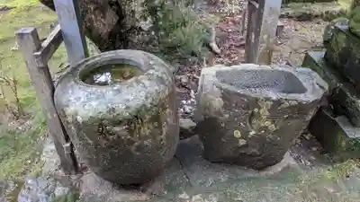 日吉神社（竹林寺境内摂社）の手水舎