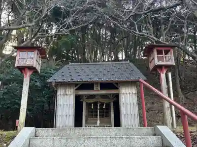 静神社の{uncategorized: "未分類", other: "その他", undefined: "問題あり", building: "その他建物", grave: "お墓", sacred_gate: "鳥居", guardian: "狛犬", statue: "像", buddha: "仏像", history: "歴史", nature: "自然", garden: "庭園", animal: "動物", pagoda: "塔", temizu: "手水舎", mountain_gate: "山門・神門", sanctuary: "本殿・本堂", subordinate: "末社・摂社", art: "芸術", scenery: "景色", jizo: "地蔵", ema: "絵馬", goshuin: "御朱印", omikuji: "おみくじ", items: "授与品その他", amulet: "お守り", goshuincho: "御朱印帳", eats: "食事", festival: "お祭り", votive_dance: "神楽", shichigosan: "七五三参", wedding: "結婚式", experience: "体験その他", initially: "初詣", around: "周辺", anti_infection: "感染症対策"}