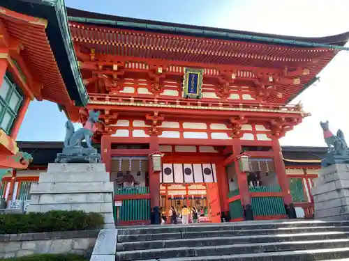 伏見稲荷大社の山門・神門