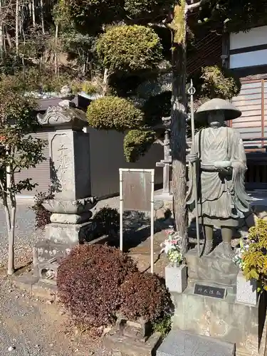 梅岩寺の像