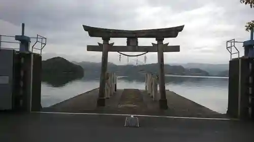 鳴無神社の鳥居