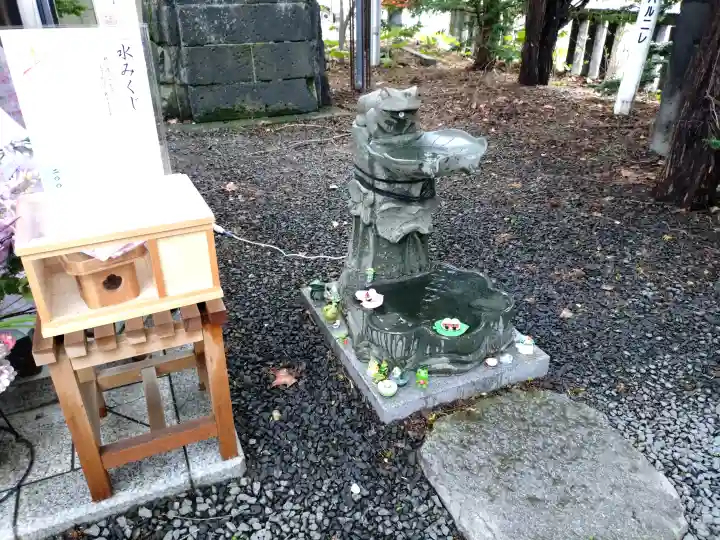 札幌諏訪神社の{uncategorized: "未分類", other: "その他", undefined: "問題あり", building: "その他建物", grave: "お墓", sacred_gate: "鳥居", guardian: "狛犬", statue: "像", buddha: "仏像", history: "歴史", nature: "自然", garden: "庭園", animal: "動物", pagoda: "塔", temizu: "手水舎", mountain_gate: "山門・神門", sanctuary: "本殿・本堂", subordinate: "末社・摂社", art: "芸術", scenery: "景色", jizo: "地蔵", ema: "絵馬", goshuin: "御朱印", omikuji: "おみくじ", items: "授与品その他", amulet: "お守り", goshuincho: "御朱印帳", eats: "食事", festival: "お祭り", votive_dance: "神楽", shichigosan: "七五三参", wedding: "結婚式", experience: "体験その他", initially: "初詣", around: "周辺", anti_infection: "感染症対策"}