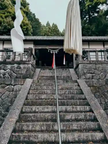 神明神社の{uncategorized: "未分類", other: "その他", undefined: "問題あり", building: "その他建物", grave: "お墓", sacred_gate: "鳥居", guardian: "狛犬", statue: "像", buddha: "仏像", history: "歴史", nature: "自然", garden: "庭園", animal: "動物", pagoda: "塔", temizu: "手水舎", mountain_gate: "山門・神門", sanctuary: "本殿・本堂", subordinate: "末社・摂社", art: "芸術", scenery: "景色", jizo: "地蔵", ema: "絵馬", goshuin: "御朱印", omikuji: "おみくじ", items: "授与品その他", amulet: "お守り", goshuincho: "御朱印帳", eats: "食事", festival: "お祭り", votive_dance: "神楽", shichigosan: "七五三参", wedding: "結婚式", experience: "体験その他", initially: "初詣", around: "周辺", anti_infection: "感染症対策"}