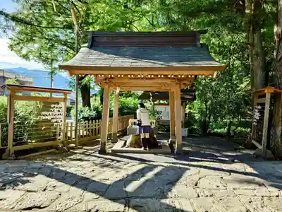 宇奈岐日女神社の手水舎