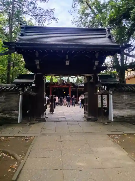 赤坂氷川神社の山門・神門