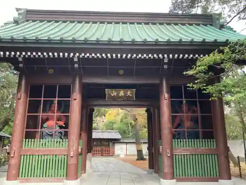 高徳院の山門・神門