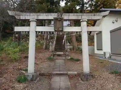 三柱神社(駒場町)の鳥居