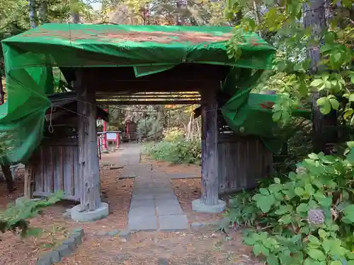 白石神社の山門・神門