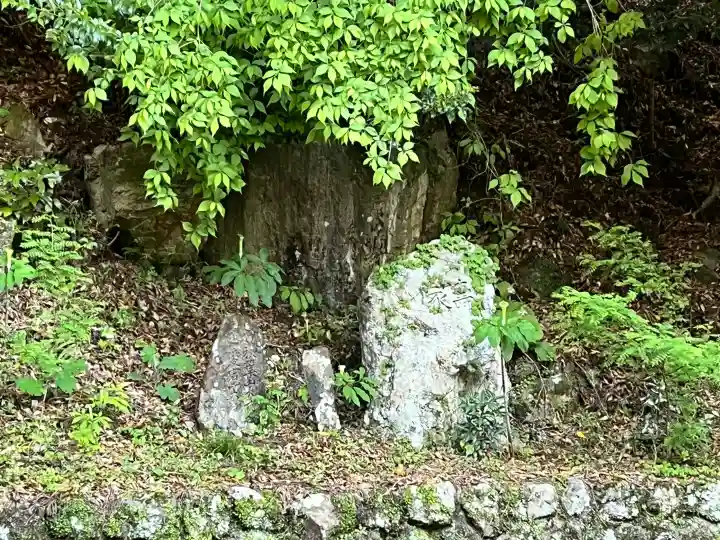 國津神社の{uncategorized: "未分類", other: "その他", undefined: "問題あり", building: "その他建物", grave: "お墓", sacred_gate: "鳥居", guardian: "狛犬", statue: "像", buddha: "仏像", history: "歴史", nature: "自然", garden: "庭園", animal: "動物", pagoda: "塔", temizu: "手水舎", mountain_gate: "山門・神門", sanctuary: "本殿・本堂", subordinate: "末社・摂社", art: "芸術", scenery: "景色", jizo: "地蔵", ema: "絵馬", goshuin: "御朱印", omikuji: "おみくじ", items: "授与品その他", amulet: "お守り", goshuincho: "御朱印帳", eats: "食事", festival: "お祭り", votive_dance: "神楽", shichigosan: "七五三参", wedding: "結婚式", experience: "体験その他", initially: "初詣", around: "周辺", anti_infection: "感染症対策"}