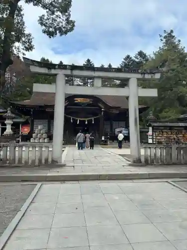 武田神社の{uncategorized: "未分類", other: "その他", undefined: "問題あり", building: "その他建物", grave: "お墓", sacred_gate: "鳥居", guardian: "狛犬", statue: "像", buddha: "仏像", history: "歴史", nature: "自然", garden: "庭園", animal: "動物", pagoda: "塔", temizu: "手水舎", mountain_gate: "山門・神門", sanctuary: "本殿・本堂", subordinate: "末社・摂社", art: "芸術", scenery: "景色", jizo: "地蔵", ema: "絵馬", goshuin: "御朱印", omikuji: "おみくじ", items: "授与品その他", amulet: "お守り", goshuincho: "御朱印帳", eats: "食事", festival: "お祭り", votive_dance: "神楽", shichigosan: "七五三参", wedding: "結婚式", experience: "体験その他", initially: "初詣", around: "周辺", anti_infection: "感染症対策"}