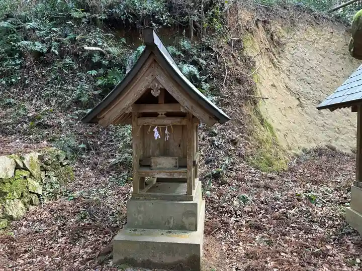 田面神社の{uncategorized: "未分類", other: "その他", undefined: "問題あり", building: "その他建物", grave: "お墓", sacred_gate: "鳥居", guardian: "狛犬", statue: "像", buddha: "仏像", history: "歴史", nature: "自然", garden: "庭園", animal: "動物", pagoda: "塔", temizu: "手水舎", mountain_gate: "山門・神門", sanctuary: "本殿・本堂", subordinate: "末社・摂社", art: "芸術", scenery: "景色", jizo: "地蔵", ema: "絵馬", goshuin: "御朱印", omikuji: "おみくじ", items: "授与品その他", amulet: "お守り", goshuincho: "御朱印帳", eats: "食事", festival: "お祭り", votive_dance: "神楽", shichigosan: "七五三参", wedding: "結婚式", experience: "体験その他", initially: "初詣", around: "周辺", anti_infection: "感染症対策"}