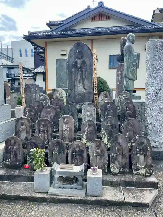 成就院の{uncategorized: "未分類", other: "その他", undefined: "問題あり", building: "その他建物", grave: "お墓", sacred_gate: "鳥居", guardian: "狛犬", statue: "像", buddha: "仏像", history: "歴史", nature: "自然", garden: "庭園", animal: "動物", pagoda: "塔", temizu: "手水舎", mountain_gate: "山門・神門", sanctuary: "本殿・本堂", subordinate: "末社・摂社", art: "芸術", scenery: "景色", jizo: "地蔵", ema: "絵馬", goshuin: "御朱印", omikuji: "おみくじ", items: "授与品その他", amulet: "お守り", goshuincho: "御朱印帳", eats: "食事", festival: "お祭り", votive_dance: "神楽", shichigosan: "七五三参", wedding: "結婚式", experience: "体験その他", initially: "初詣", around: "周辺", anti_infection: "感染症対策"}