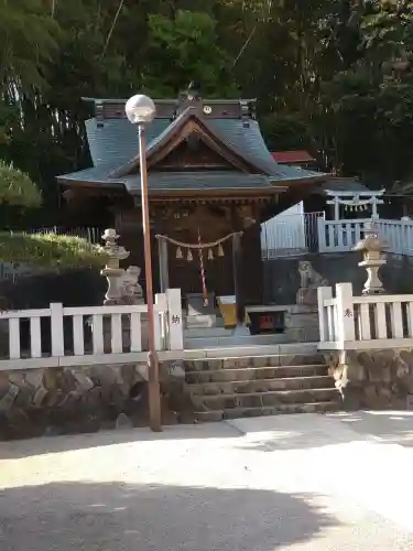 立石神社の{uncategorized: "未分類", other: "その他", undefined: "問題あり", building: "その他建物", grave: "お墓", sacred_gate: "鳥居", guardian: "狛犬", statue: "像", buddha: "仏像", history: "歴史", nature: "自然", garden: "庭園", animal: "動物", pagoda: "塔", temizu: "手水舎", mountain_gate: "山門・神門", sanctuary: "本殿・本堂", subordinate: "末社・摂社", art: "芸術", scenery: "景色", jizo: "地蔵", ema: "絵馬", goshuin: "御朱印", omikuji: "おみくじ", items: "授与品その他", amulet: "お守り", goshuincho: "御朱印帳", eats: "食事", festival: "お祭り", votive_dance: "神楽", shichigosan: "七五三参", wedding: "結婚式", experience: "体験その他", initially: "初詣", around: "周辺", anti_infection: "感染症対策"}