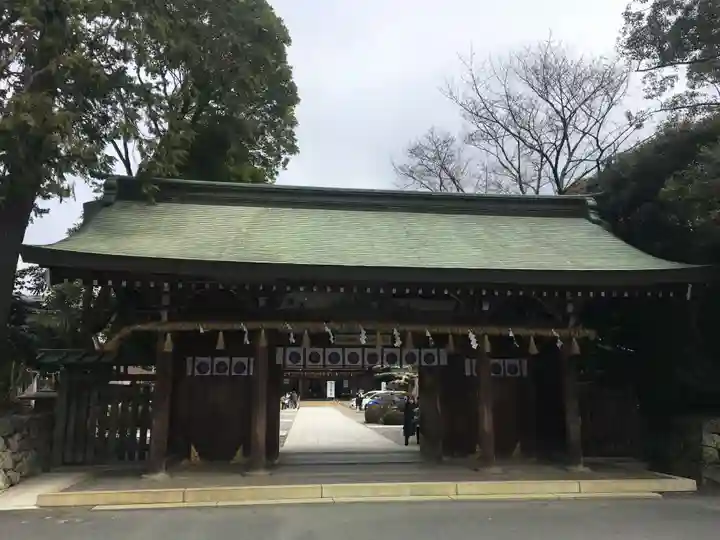 砥鹿神社(里宮)の山門・神門