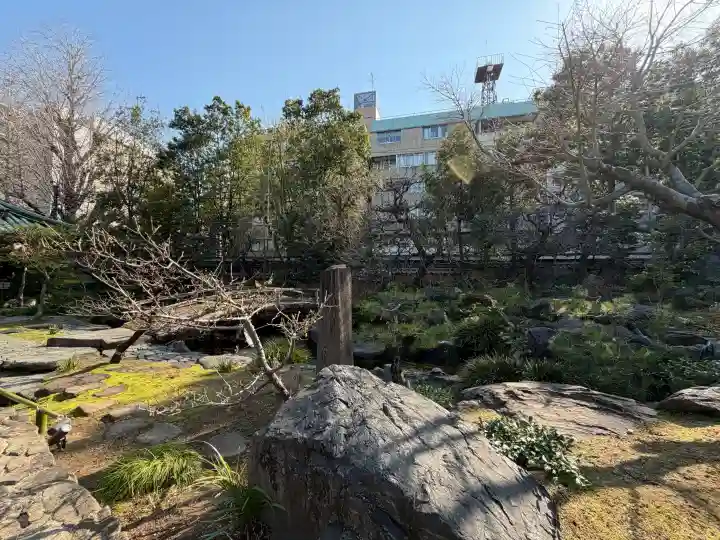 湯島天満宮の{uncategorized: "未分類", other: "その他", undefined: "問題あり", building: "その他建物", grave: "お墓", sacred_gate: "鳥居", guardian: "狛犬", statue: "像", buddha: "仏像", history: "歴史", nature: "自然", garden: "庭園", animal: "動物", pagoda: "塔", temizu: "手水舎", mountain_gate: "山門・神門", sanctuary: "本殿・本堂", subordinate: "末社・摂社", art: "芸術", scenery: "景色", jizo: "地蔵", ema: "絵馬", goshuin: "御朱印", omikuji: "おみくじ", items: "授与品その他", amulet: "お守り", goshuincho: "御朱印帳", eats: "食事", festival: "お祭り", votive_dance: "神楽", shichigosan: "七五三参", wedding: "結婚式", experience: "体験その他", initially: "初詣", around: "周辺", anti_infection: "感染症対策"}