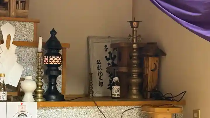 水無山神神社の{uncategorized: "未分類", other: "その他", undefined: "問題あり", building: "その他建物", grave: "お墓", sacred_gate: "鳥居", guardian: "狛犬", statue: "像", buddha: "仏像", history: "歴史", nature: "自然", garden: "庭園", animal: "動物", pagoda: "塔", temizu: "手水舎", mountain_gate: "山門・神門", sanctuary: "本殿・本堂", subordinate: "末社・摂社", art: "芸術", scenery: "景色", jizo: "地蔵", ema: "絵馬", goshuin: "御朱印", omikuji: "おみくじ", items: "授与品その他", amulet: "お守り", goshuincho: "御朱印帳", eats: "食事", festival: "お祭り", votive_dance: "神楽", shichigosan: "七五三参", wedding: "結婚式", experience: "体験その他", initially: "初詣", around: "周辺", anti_infection: "感染症対策"}