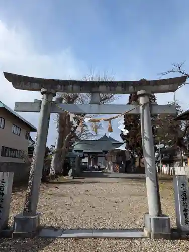 三ツ石神社の鳥居