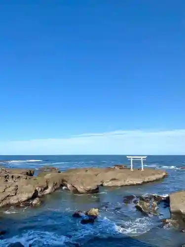 大洗磯前神社の{uncategorized: "未分類", other: "その他", undefined: "問題あり", building: "その他建物", grave: "お墓", sacred_gate: "鳥居", guardian: "狛犬", statue: "像", buddha: "仏像", history: "歴史", nature: "自然", garden: "庭園", animal: "動物", pagoda: "塔", temizu: "手水舎", mountain_gate: "山門・神門", sanctuary: "本殿・本堂", subordinate: "末社・摂社", art: "芸術", scenery: "景色", jizo: "地蔵", ema: "絵馬", goshuin: "御朱印", omikuji: "おみくじ", items: "授与品その他", amulet: "お守り", goshuincho: "御朱印帳", eats: "食事", festival: "お祭り", votive_dance: "神楽", shichigosan: "七五三参", wedding: "結婚式", experience: "体験その他", initially: "初詣", around: "周辺", anti_infection: "感染症対策"}