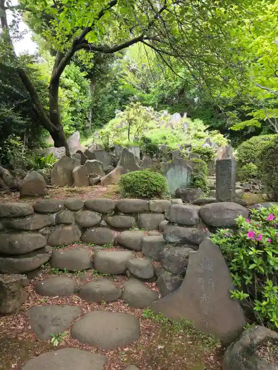 護国寺の{uncategorized: "未分類", other: "その他", undefined: "問題あり", building: "その他建物", grave: "お墓", sacred_gate: "鳥居", guardian: "狛犬", statue: "像", buddha: "仏像", history: "歴史", nature: "自然", garden: "庭園", animal: "動物", pagoda: "塔", temizu: "手水舎", mountain_gate: "山門・神門", sanctuary: "本殿・本堂", subordinate: "末社・摂社", art: "芸術", scenery: "景色", jizo: "地蔵", ema: "絵馬", goshuin: "御朱印", omikuji: "おみくじ", items: "授与品その他", amulet: "お守り", goshuincho: "御朱印帳", eats: "食事", festival: "お祭り", votive_dance: "神楽", shichigosan: "七五三参", wedding: "結婚式", experience: "体験その他", initially: "初詣", around: "周辺", anti_infection: "感染症対策"}