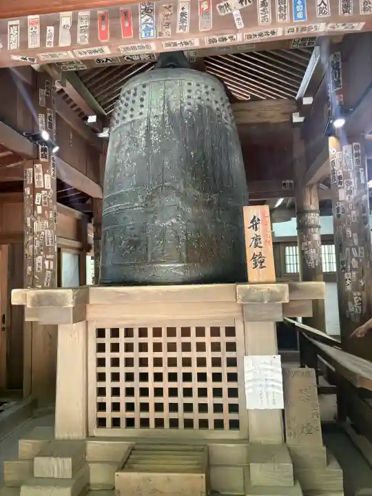 園城寺(三井寺)の{uncategorized: "未分類", other: "その他", undefined: "問題あり", building: "その他建物", grave: "お墓", sacred_gate: "鳥居", guardian: "狛犬", statue: "像", buddha: "仏像", history: "歴史", nature: "自然", garden: "庭園", animal: "動物", pagoda: "塔", temizu: "手水舎", mountain_gate: "山門・神門", sanctuary: "本殿・本堂", subordinate: "末社・摂社", art: "芸術", scenery: "景色", jizo: "地蔵", ema: "絵馬", goshuin: "御朱印", omikuji: "おみくじ", items: "授与品その他", amulet: "お守り", goshuincho: "御朱印帳", eats: "食事", festival: "お祭り", votive_dance: "神楽", shichigosan: "七五三参", wedding: "結婚式", experience: "体験その他", initially: "初詣", around: "周辺", anti_infection: "感染症対策"}