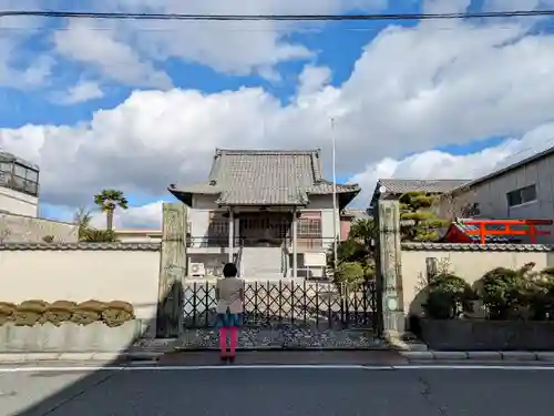 東陽寺の山門