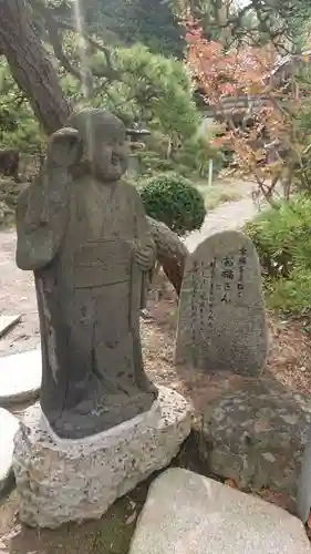 照明寺の像