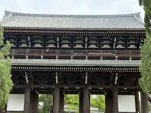 東福禅寺（東福寺）の{uncategorized: "未分類", other: "その他", undefined: "問題あり", building: "その他建物", grave: "お墓", sacred_gate: "鳥居", guardian: "狛犬", statue: "像", buddha: "仏像", history: "歴史", nature: "自然", garden: "庭園", animal: "動物", pagoda: "塔", temizu: "手水舎", mountain_gate: "山門・神門", sanctuary: "本殿・本堂", subordinate: "末社・摂社", art: "芸術", scenery: "景色", jizo: "地蔵", ema: "絵馬", goshuin: "御朱印", omikuji: "おみくじ", items: "授与品その他", amulet: "お守り", goshuincho: "御朱印帳", eats: "食事", festival: "お祭り", votive_dance: "神楽", shichigosan: "七五三参", wedding: "結婚式", experience: "体験その他", initially: "初詣", around: "周辺", anti_infection: "感染症対策"}