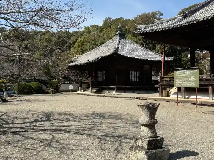 粉河寺の{uncategorized: "未分類", other: "その他", undefined: "問題あり", building: "その他建物", grave: "お墓", sacred_gate: "鳥居", guardian: "狛犬", statue: "像", buddha: "仏像", history: "歴史", nature: "自然", garden: "庭園", animal: "動物", pagoda: "塔", temizu: "手水舎", mountain_gate: "山門・神門", sanctuary: "本殿・本堂", subordinate: "末社・摂社", art: "芸術", scenery: "景色", jizo: "地蔵", ema: "絵馬", goshuin: "御朱印", omikuji: "おみくじ", items: "授与品その他", amulet: "お守り", goshuincho: "御朱印帳", eats: "食事", festival: "お祭り", votive_dance: "神楽", shichigosan: "七五三参", wedding: "結婚式", experience: "体験その他", initially: "初詣", around: "周辺", anti_infection: "感染症対策"}