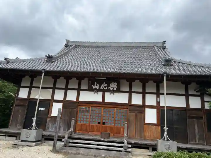 長光寺の{uncategorized: "未分類", other: "その他", undefined: "問題あり", building: "その他建物", grave: "お墓", sacred_gate: "鳥居", guardian: "狛犬", statue: "像", buddha: "仏像", history: "歴史", nature: "自然", garden: "庭園", animal: "動物", pagoda: "塔", temizu: "手水舎", mountain_gate: "山門・神門", sanctuary: "本殿・本堂", subordinate: "末社・摂社", art: "芸術", scenery: "景色", jizo: "地蔵", ema: "絵馬", goshuin: "御朱印", omikuji: "おみくじ", items: "授与品その他", amulet: "お守り", goshuincho: "御朱印帳", eats: "食事", festival: "お祭り", votive_dance: "神楽", shichigosan: "七五三参", wedding: "結婚式", experience: "体験その他", initially: "初詣", around: "周辺", anti_infection: "感染症対策"}