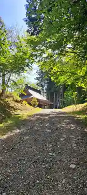 熊野神社の{uncategorized: "未分類", other: "その他", undefined: "問題あり", building: "その他建物", grave: "お墓", sacred_gate: "鳥居", guardian: "狛犬", statue: "像", buddha: "仏像", history: "歴史", nature: "自然", garden: "庭園", animal: "動物", pagoda: "塔", temizu: "手水舎", mountain_gate: "山門・神門", sanctuary: "本殿・本堂", subordinate: "末社・摂社", art: "芸術", scenery: "景色", jizo: "地蔵", ema: "絵馬", goshuin: "御朱印", omikuji: "おみくじ", items: "授与品その他", amulet: "お守り", goshuincho: "御朱印帳", eats: "食事", festival: "お祭り", votive_dance: "神楽", shichigosan: "七五三参", wedding: "結婚式", experience: "体験その他", initially: "初詣", around: "周辺", anti_infection: "感染症対策"}