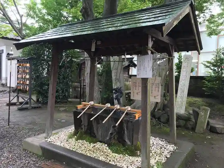 取手八坂神社の手水舎
