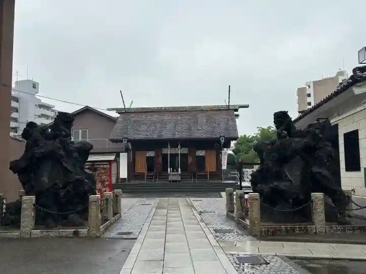 鶴見神社の{uncategorized: "未分類", other: "その他", undefined: "問題あり", building: "その他建物", grave: "お墓", sacred_gate: "鳥居", guardian: "狛犬", statue: "像", buddha: "仏像", history: "歴史", nature: "自然", garden: "庭園", animal: "動物", pagoda: "塔", temizu: "手水舎", mountain_gate: "山門・神門", sanctuary: "本殿・本堂", subordinate: "末社・摂社", art: "芸術", scenery: "景色", jizo: "地蔵", ema: "絵馬", goshuin: "御朱印", omikuji: "おみくじ", items: "授与品その他", amulet: "お守り", goshuincho: "御朱印帳", eats: "食事", festival: "お祭り", votive_dance: "神楽", shichigosan: "七五三参", wedding: "結婚式", experience: "体験その他", initially: "初詣", around: "周辺", anti_infection: "感染症対策"}