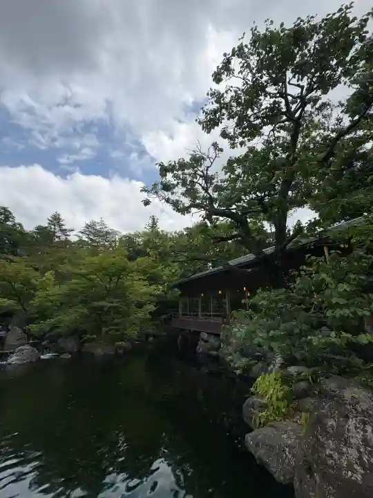寒川神社の{uncategorized: "未分類", other: "その他", undefined: "問題あり", building: "その他建物", grave: "お墓", sacred_gate: "鳥居", guardian: "狛犬", statue: "像", buddha: "仏像", history: "歴史", nature: "自然", garden: "庭園", animal: "動物", pagoda: "塔", temizu: "手水舎", mountain_gate: "山門・神門", sanctuary: "本殿・本堂", subordinate: "末社・摂社", art: "芸術", scenery: "景色", jizo: "地蔵", ema: "絵馬", goshuin: "御朱印", omikuji: "おみくじ", items: "授与品その他", amulet: "お守り", goshuincho: "御朱印帳", eats: "食事", festival: "お祭り", votive_dance: "神楽", shichigosan: "七五三参", wedding: "結婚式", experience: "体験その他", initially: "初詣", around: "周辺", anti_infection: "感染症対策"}