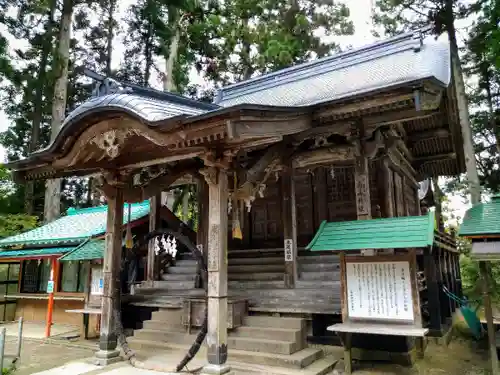 白山神社の本殿