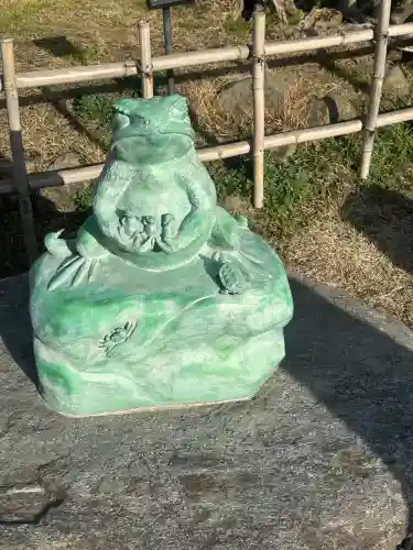 出雲大社の{uncategorized: "未分類", other: "その他", undefined: "問題あり", building: "その他建物", grave: "お墓", sacred_gate: "鳥居", guardian: "狛犬", statue: "像", buddha: "仏像", history: "歴史", nature: "自然", garden: "庭園", animal: "動物", pagoda: "塔", temizu: "手水舎", mountain_gate: "山門・神門", sanctuary: "本殿・本堂", subordinate: "末社・摂社", art: "芸術", scenery: "景色", jizo: "地蔵", ema: "絵馬", goshuin: "御朱印", omikuji: "おみくじ", items: "授与品その他", amulet: "お守り", goshuincho: "御朱印帳", eats: "食事", festival: "お祭り", votive_dance: "神楽", shichigosan: "七五三参", wedding: "結婚式", experience: "体験その他", initially: "初詣", around: "周辺", anti_infection: "感染症対策"}