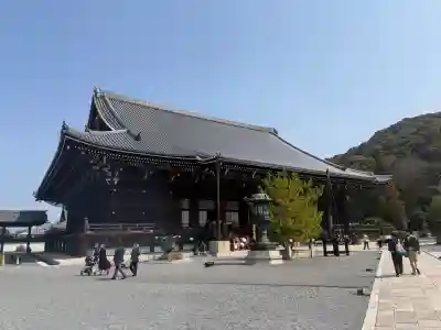 知恩院の{uncategorized: "未分類", other: "その他", undefined: "問題あり", building: "その他建物", grave: "お墓", sacred_gate: "鳥居", guardian: "狛犬", statue: "像", buddha: "仏像", history: "歴史", nature: "自然", garden: "庭園", animal: "動物", pagoda: "塔", temizu: "手水舎", mountain_gate: "山門・神門", sanctuary: "本殿・本堂", subordinate: "末社・摂社", art: "芸術", scenery: "景色", jizo: "地蔵", ema: "絵馬", goshuin: "御朱印", omikuji: "おみくじ", items: "授与品その他", amulet: "お守り", goshuincho: "御朱印帳", eats: "食事", festival: "お祭り", votive_dance: "神楽", shichigosan: "七五三参", wedding: "結婚式", experience: "体験その他", initially: "初詣", around: "周辺", anti_infection: "感染症対策"}