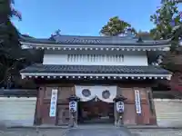目の霊山 油山寺の山門・神門