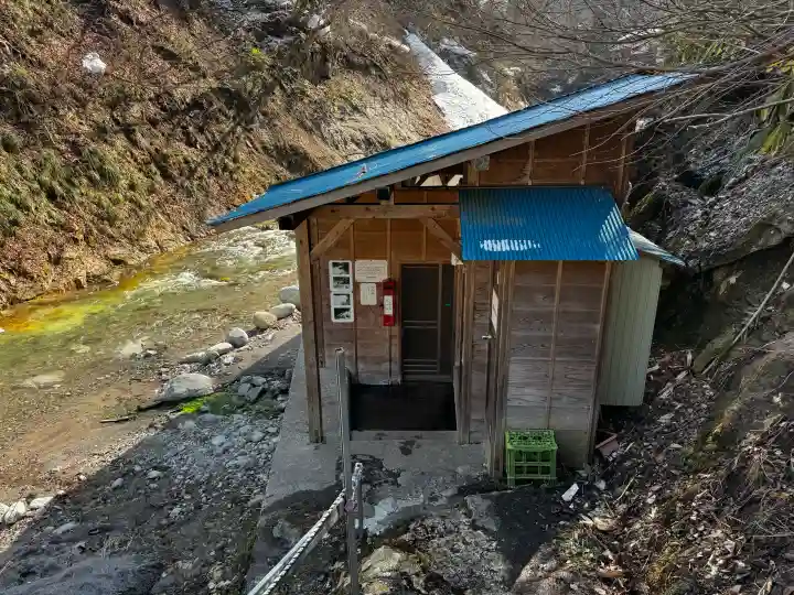温泉神社の{uncategorized: "未分類", other: "その他", undefined: "問題あり", building: "その他建物", grave: "お墓", sacred_gate: "鳥居", guardian: "狛犬", statue: "像", buddha: "仏像", history: "歴史", nature: "自然", garden: "庭園", animal: "動物", pagoda: "塔", temizu: "手水舎", mountain_gate: "山門・神門", sanctuary: "本殿・本堂", subordinate: "末社・摂社", art: "芸術", scenery: "景色", jizo: "地蔵", ema: "絵馬", goshuin: "御朱印", omikuji: "おみくじ", items: "授与品その他", amulet: "お守り", goshuincho: "御朱印帳", eats: "食事", festival: "お祭り", votive_dance: "神楽", shichigosan: "七五三参", wedding: "結婚式", experience: "体験その他", initially: "初詣", around: "周辺", anti_infection: "感染症対策"}