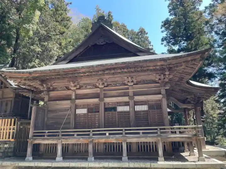與瀬神社(与瀬神社)の{uncategorized: "未分類", other: "その他", undefined: "問題あり", building: "その他建物", grave: "お墓", sacred_gate: "鳥居", guardian: "狛犬", statue: "像", buddha: "仏像", history: "歴史", nature: "自然", garden: "庭園", animal: "動物", pagoda: "塔", temizu: "手水舎", mountain_gate: "山門・神門", sanctuary: "本殿・本堂", subordinate: "末社・摂社", art: "芸術", scenery: "景色", jizo: "地蔵", ema: "絵馬", goshuin: "御朱印", omikuji: "おみくじ", items: "授与品その他", amulet: "お守り", goshuincho: "御朱印帳", eats: "食事", festival: "お祭り", votive_dance: "神楽", shichigosan: "七五三参", wedding: "結婚式", experience: "体験その他", initially: "初詣", around: "周辺", anti_infection: "感染症対策"}