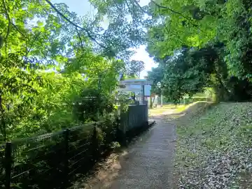 龍神神社の{uncategorized: "未分類", other: "その他", undefined: "問題あり", building: "その他建物", grave: "お墓", sacred_gate: "鳥居", guardian: "狛犬", statue: "像", buddha: "仏像", history: "歴史", nature: "自然", garden: "庭園", animal: "動物", pagoda: "塔", temizu: "手水舎", mountain_gate: "山門・神門", sanctuary: "本殿・本堂", subordinate: "末社・摂社", art: "芸術", scenery: "景色", jizo: "地蔵", ema: "絵馬", goshuin: "御朱印", omikuji: "おみくじ", items: "授与品その他", amulet: "お守り", goshuincho: "御朱印帳", eats: "食事", festival: "お祭り", votive_dance: "神楽", shichigosan: "七五三参", wedding: "結婚式", experience: "体験その他", initially: "初詣", around: "周辺", anti_infection: "感染症対策"}