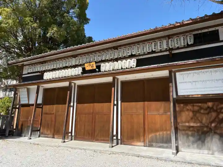 與杼神社の{uncategorized: "未分類", other: "その他", undefined: "問題あり", building: "その他建物", grave: "お墓", sacred_gate: "鳥居", guardian: "狛犬", statue: "像", buddha: "仏像", history: "歴史", nature: "自然", garden: "庭園", animal: "動物", pagoda: "塔", temizu: "手水舎", mountain_gate: "山門・神門", sanctuary: "本殿・本堂", subordinate: "末社・摂社", art: "芸術", scenery: "景色", jizo: "地蔵", ema: "絵馬", goshuin: "御朱印", omikuji: "おみくじ", items: "授与品その他", amulet: "お守り", goshuincho: "御朱印帳", eats: "食事", festival: "お祭り", votive_dance: "神楽", shichigosan: "七五三参", wedding: "結婚式", experience: "体験その他", initially: "初詣", around: "周辺", anti_infection: "感染症対策"}